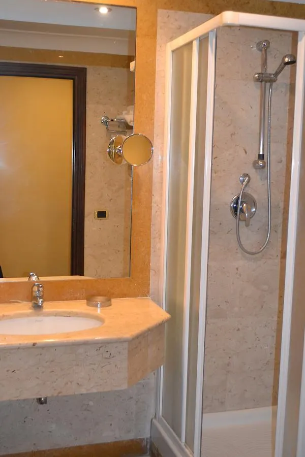 Hotel La Ville Catania 3*,